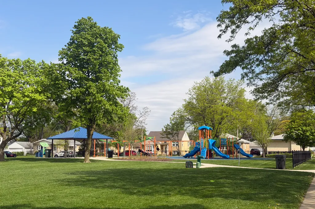 2711 Maple Avenue Brookfield IL 60513