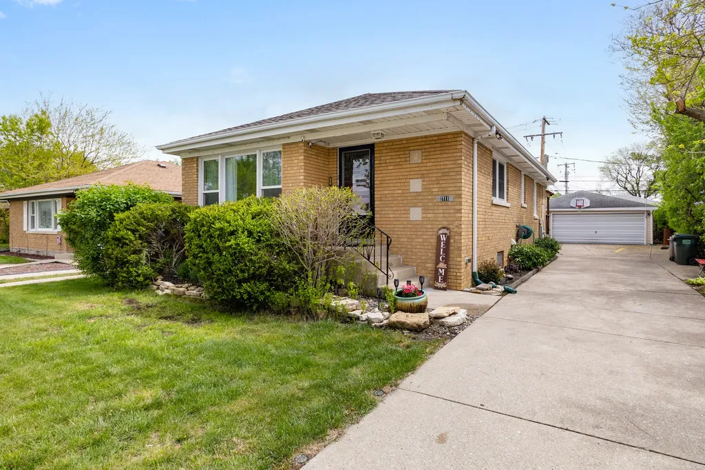 2711 Maple Avenue Brookfield IL 60513