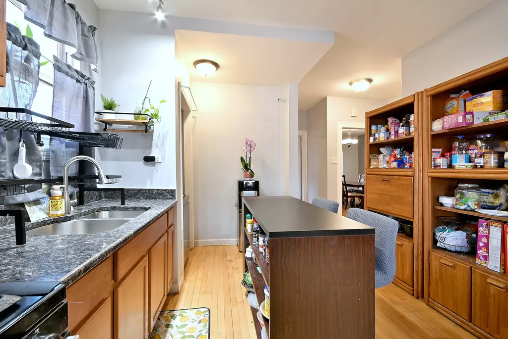2924 North Linder Avenue Chicago IL 60641