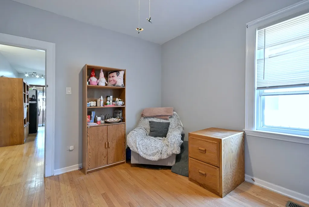 2924 North Linder Avenue Chicago IL 60641