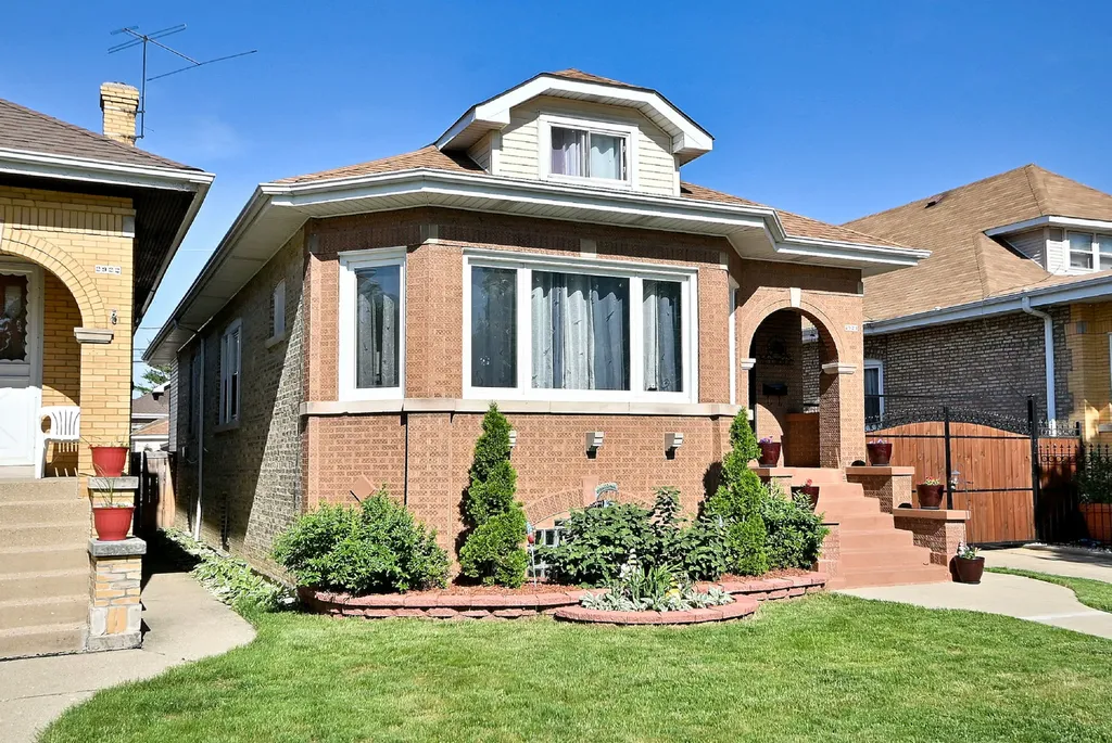 2924 North Linder Avenue Chicago IL 60641