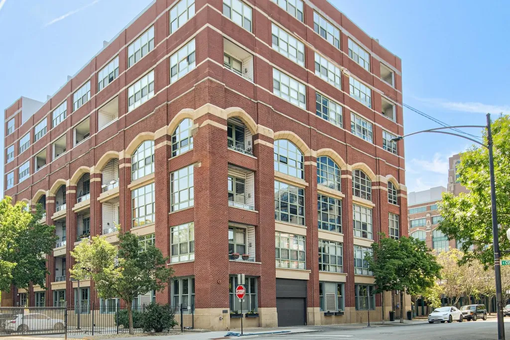 2001 South Calumet Avenue Chicago IL 60616