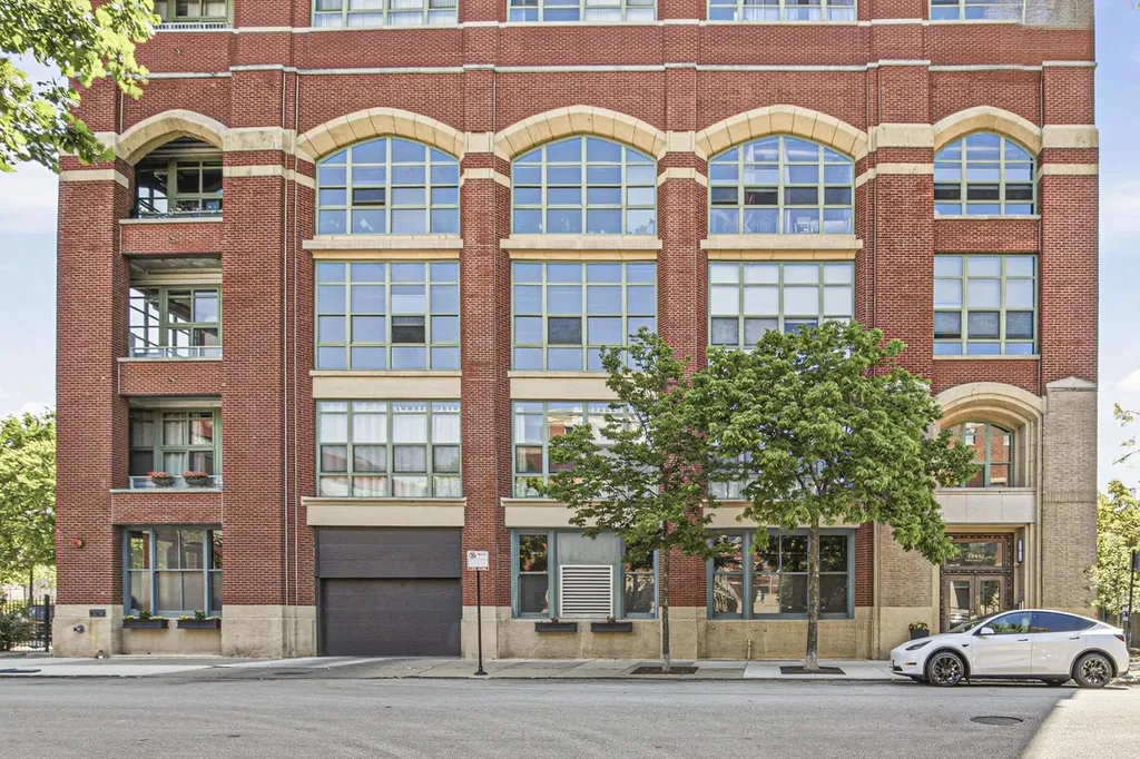 2001 South Calumet Avenue Chicago IL 60616