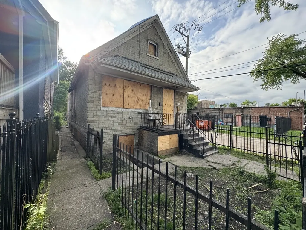742 North Christiana Avenue Chicago IL 60624