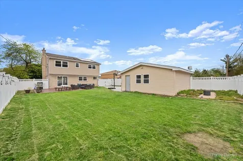 442 Courtesy Lane Des Plaines IL 60018