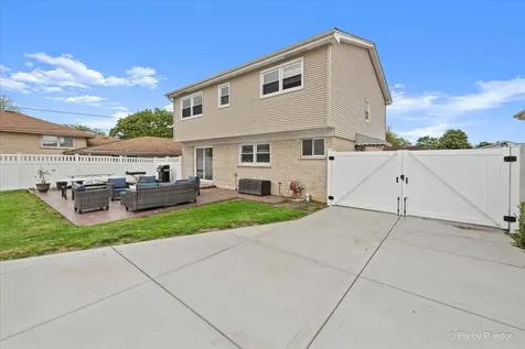 442 Courtesy Lane Des Plaines IL 60018