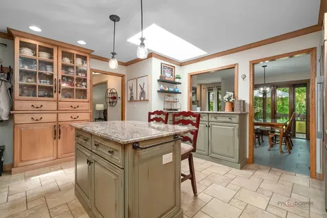 845 Brian Court Gurnee IL 60031