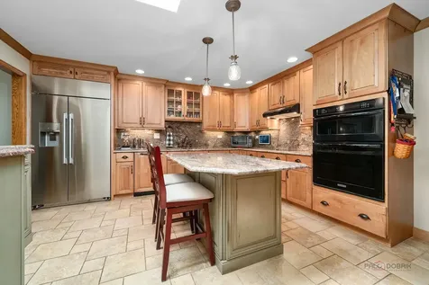 845 Brian Court Gurnee IL 60031