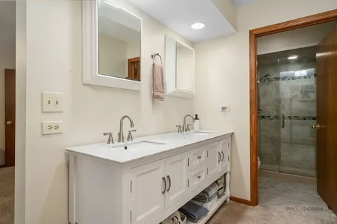 845 Brian Court Gurnee IL 60031