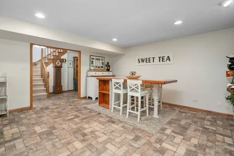 845 Brian Court Gurnee IL 60031