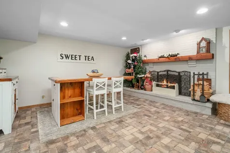 845 Brian Court Gurnee IL 60031