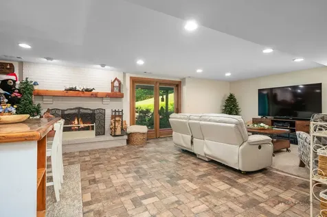 845 Brian Court Gurnee IL 60031