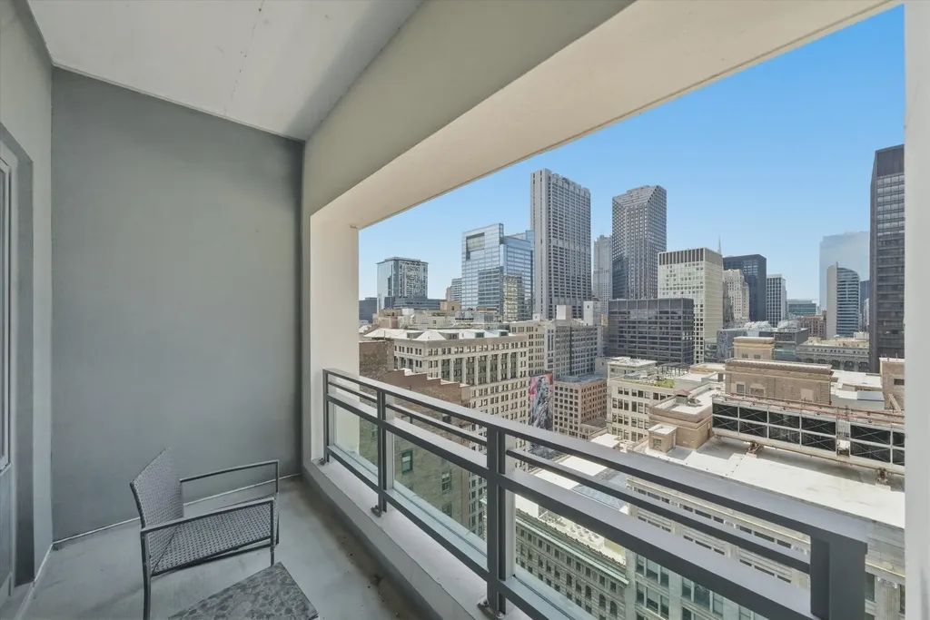 130 North Garland Court Chicago IL 60602