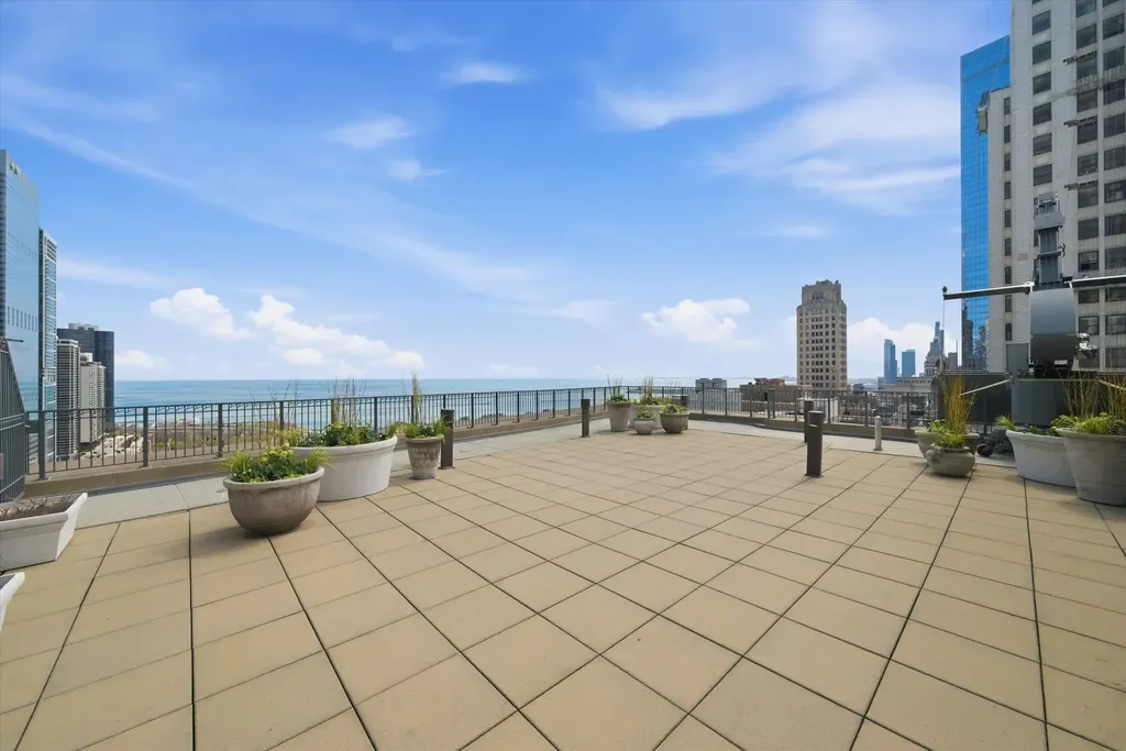 130 North Garland Court Chicago IL 60602