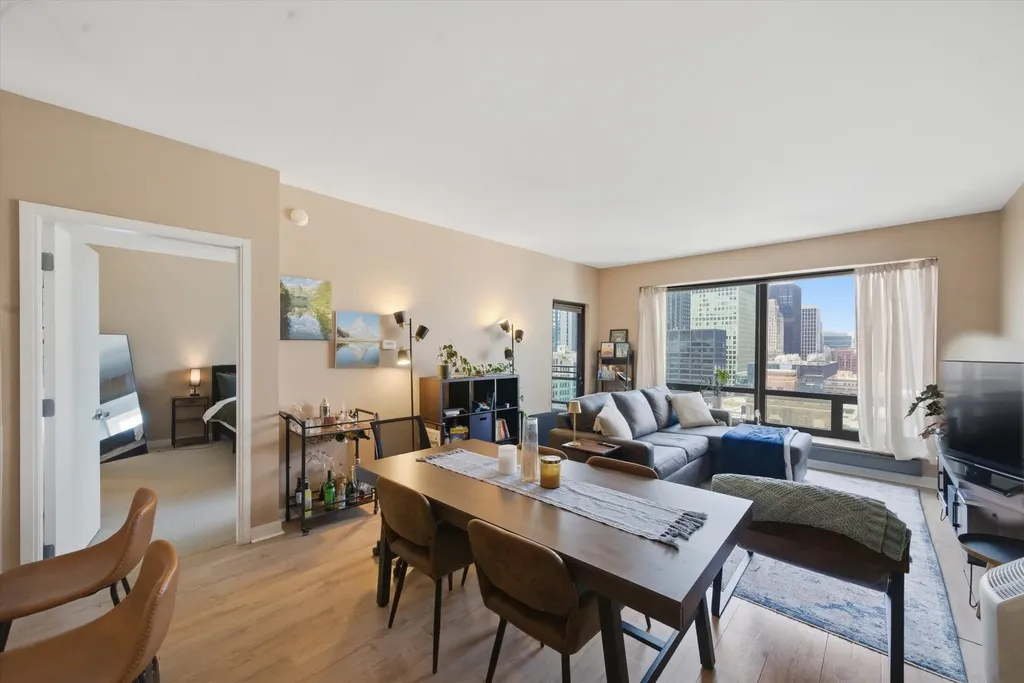 130 North Garland Court Chicago IL 60602