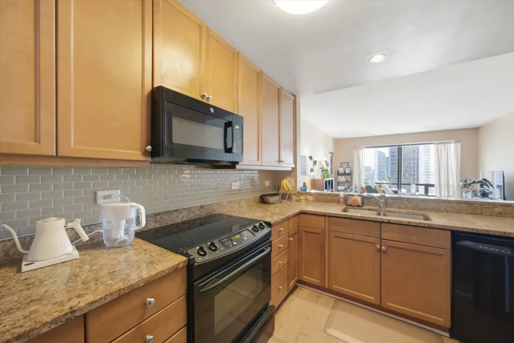 130 North Garland Court Chicago IL 60602