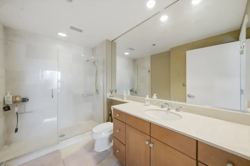 130 North Garland Court Chicago IL 60602