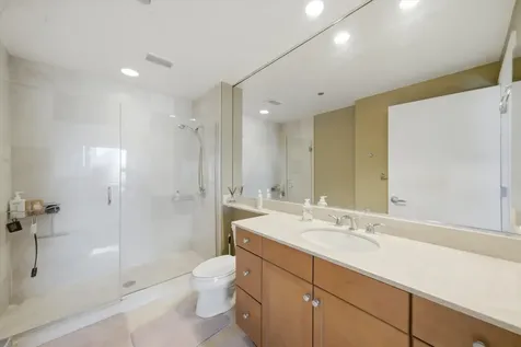 130 North Garland Court Chicago IL 60602