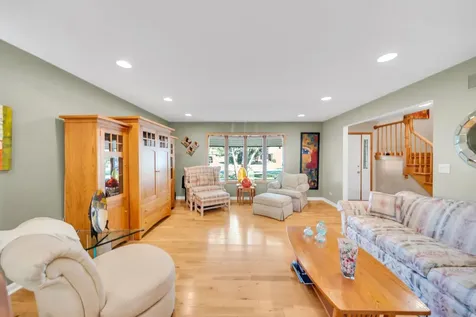 728 Price Lane Deerfield IL 60015