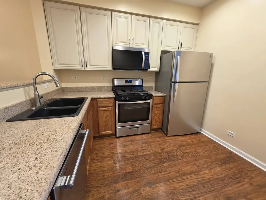 3045 Kentshire Circle Naperville IL 60564