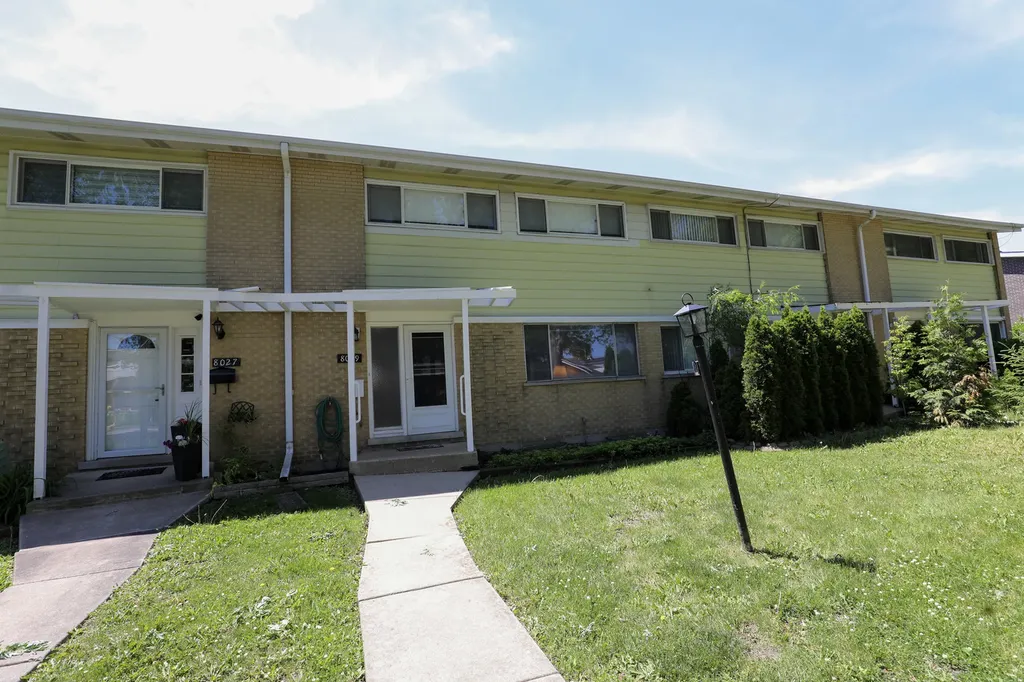 8029 West Lyons Street Niles IL 60714