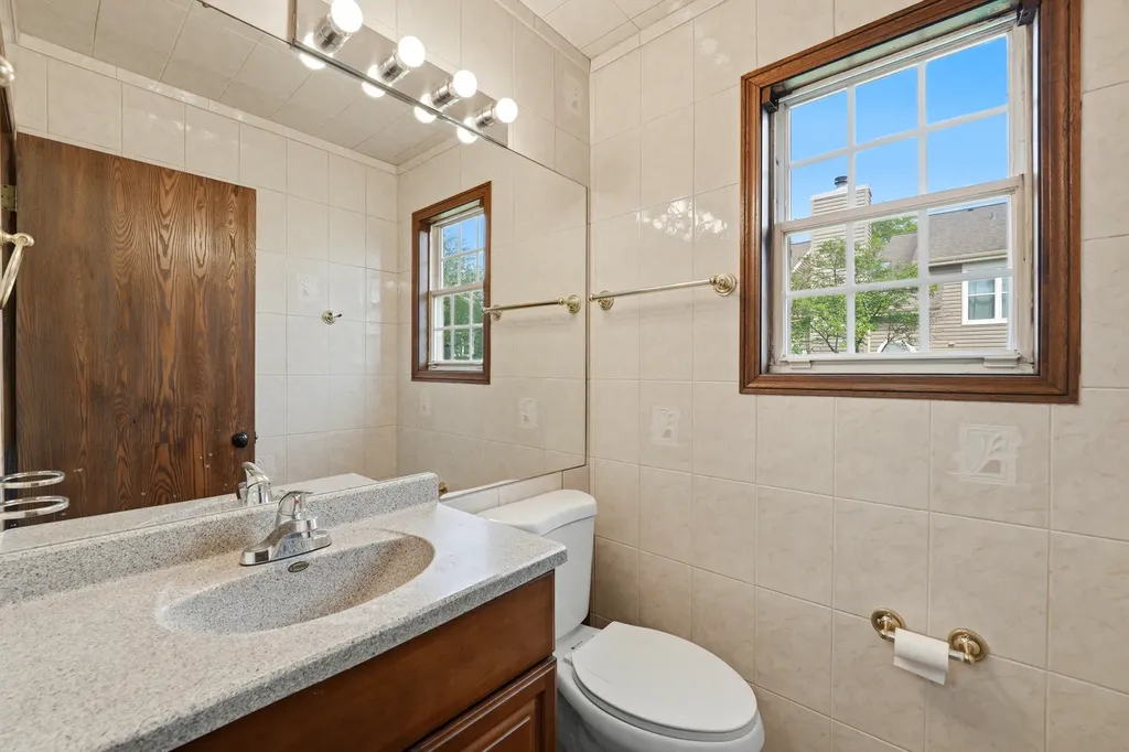1343 Seabury Circle Carol Stream IL 60188