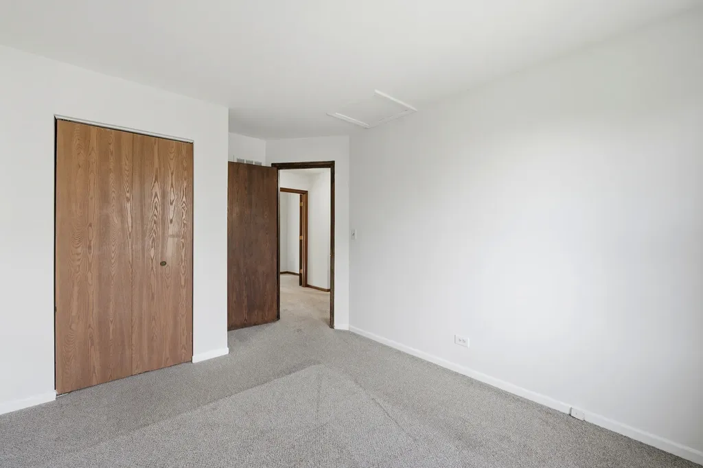 1343 Seabury Circle Carol Stream IL 60188