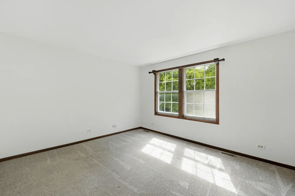 1343 Seabury Circle Carol Stream IL 60188