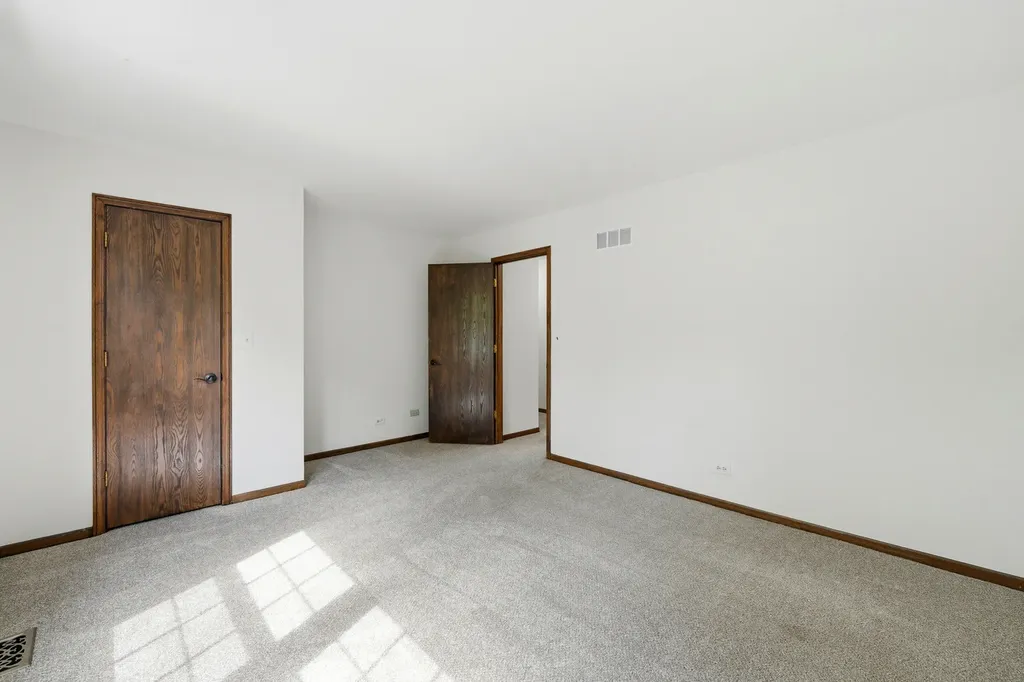 1343 Seabury Circle Carol Stream IL 60188