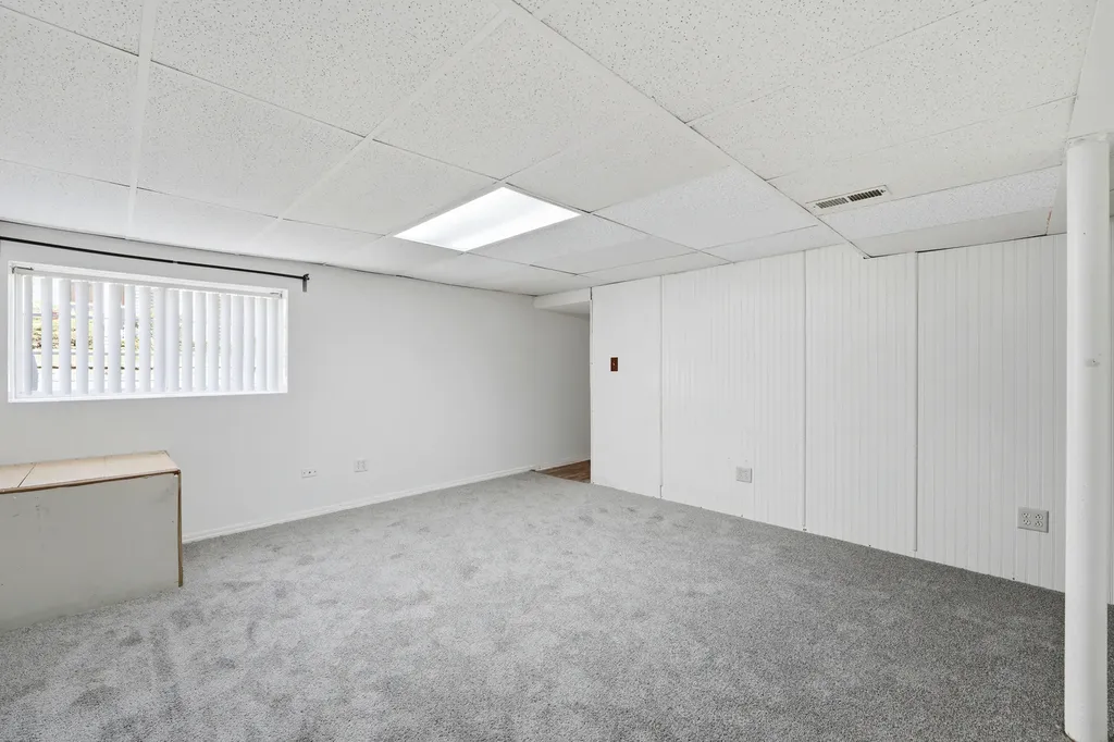 1343 Seabury Circle Carol Stream IL 60188