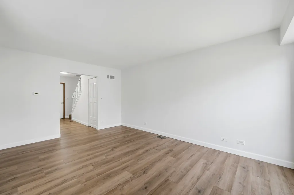 1343 Seabury Circle Carol Stream IL 60188