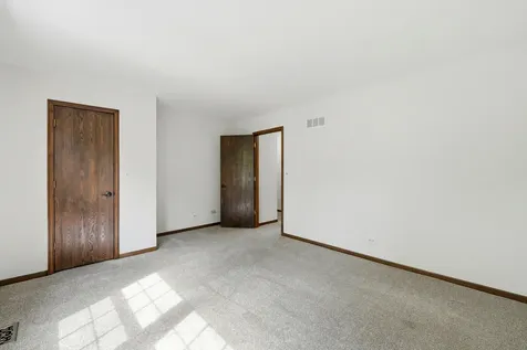 1343 Seabury Circle Carol Stream IL 60188