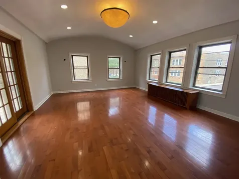 7434 North Seeley Avenue Chicago IL 60645