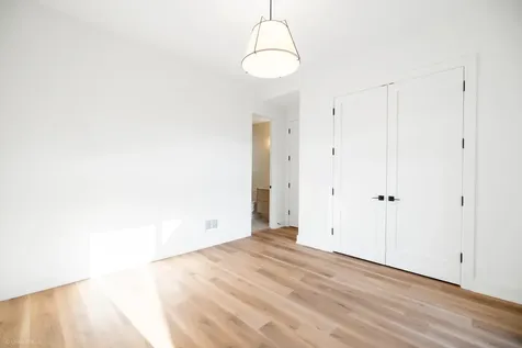 2113 North Kenmore Avenue Chicago IL 60614