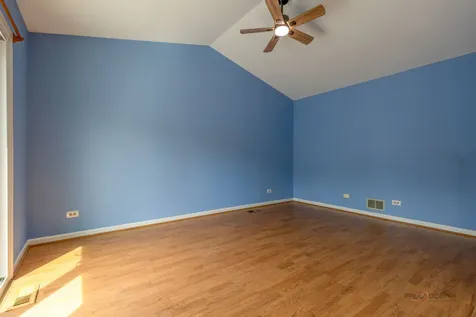 1687 Templeton Court Mundelein IL 60060