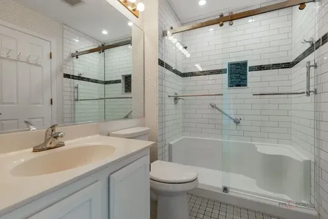 1687 Templeton Court Mundelein IL 60060