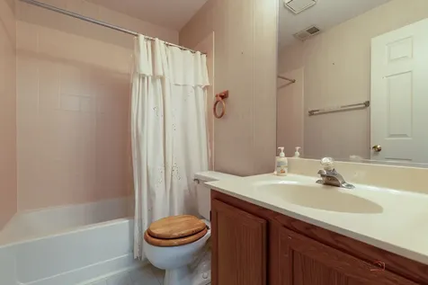 1687 Templeton Court Mundelein IL 60060