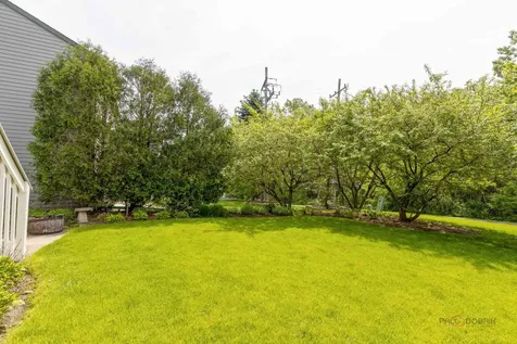 1687 Templeton Court Mundelein IL 60060