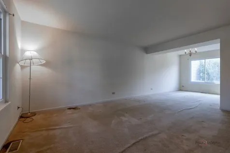 1687 Templeton Court Mundelein IL 60060
