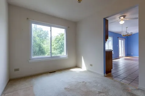 1687 Templeton Court Mundelein IL 60060