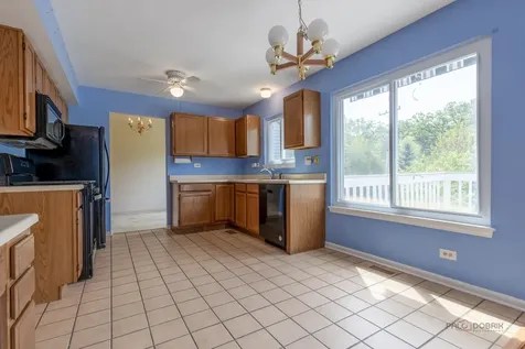 1687 Templeton Court Mundelein IL 60060