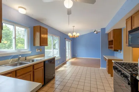 1687 Templeton Court Mundelein IL 60060