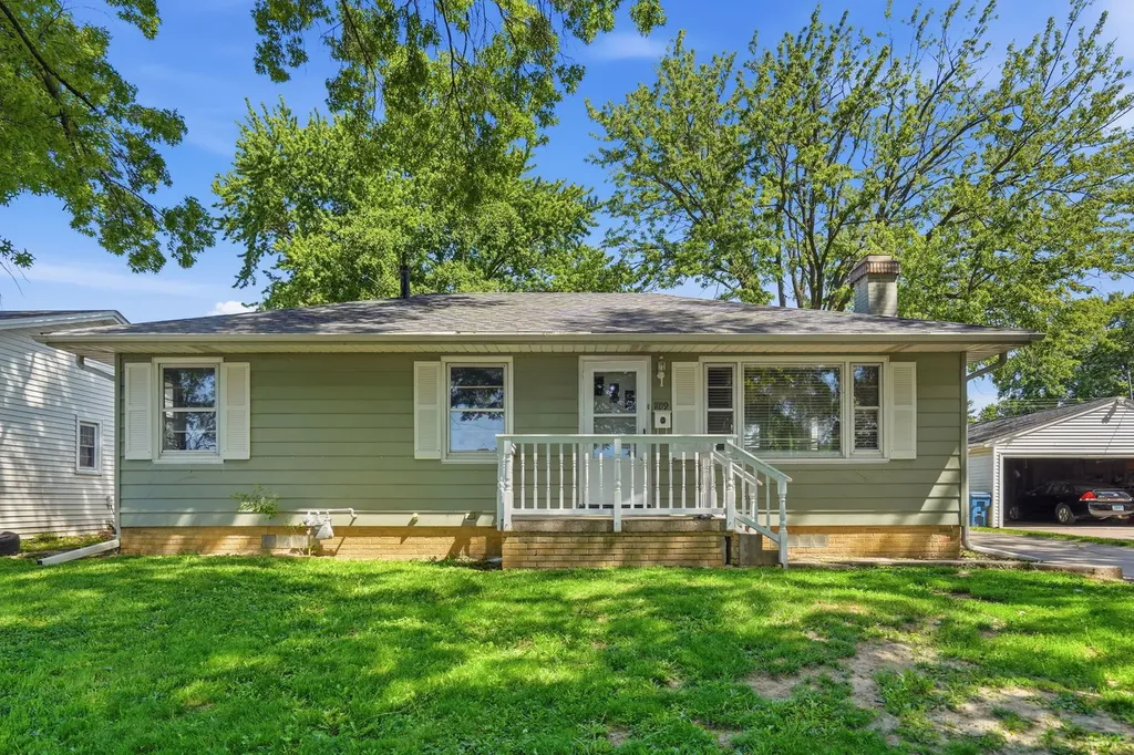 1009 38TH Avenue East Moline IL 61244