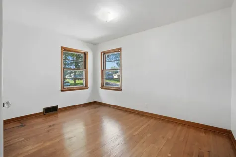 1009 38TH Avenue East Moline IL 61244