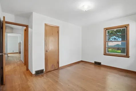 1009 38TH Avenue East Moline IL 61244