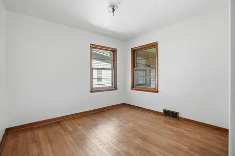1009 38TH Avenue East Moline IL 61244