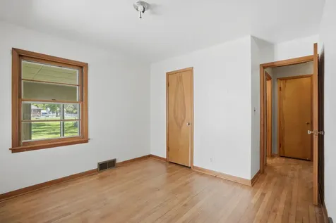 1009 38TH Avenue East Moline IL 61244