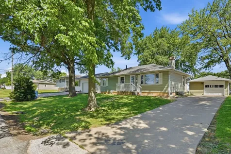 1009 38TH Avenue East Moline IL 61244