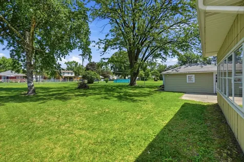 1009 38TH Avenue East Moline IL 61244