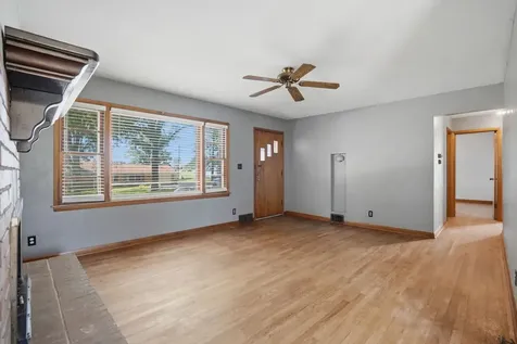 1009 38TH Avenue East Moline IL 61244